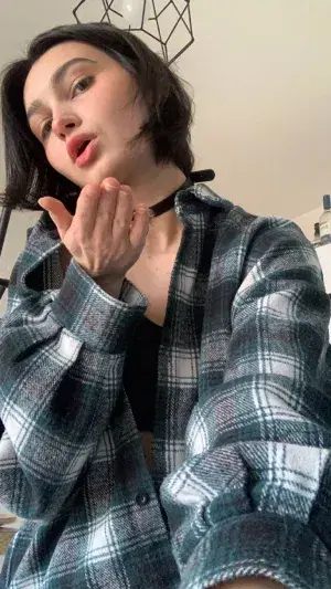 lasinan131 (23) female from BE - sexting partner