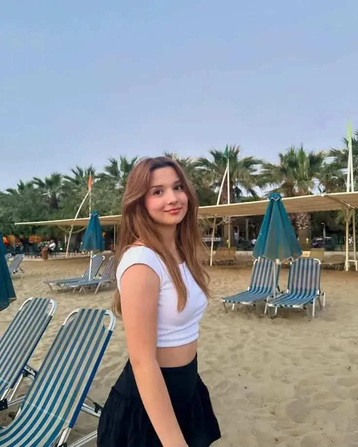 lasofoty (21) female from US - sexting partner