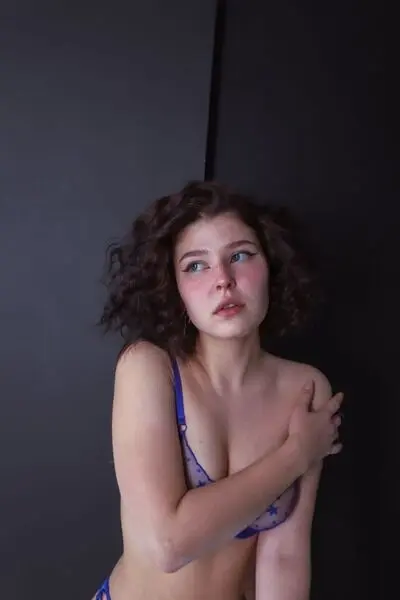 lasyxu (18) female from US - sexting partner