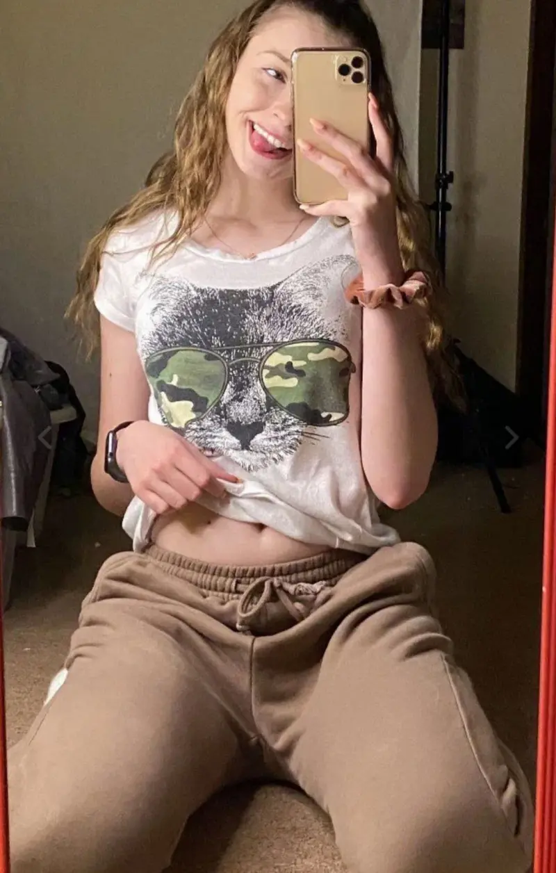 latocojk (22) female from US - sexting partner