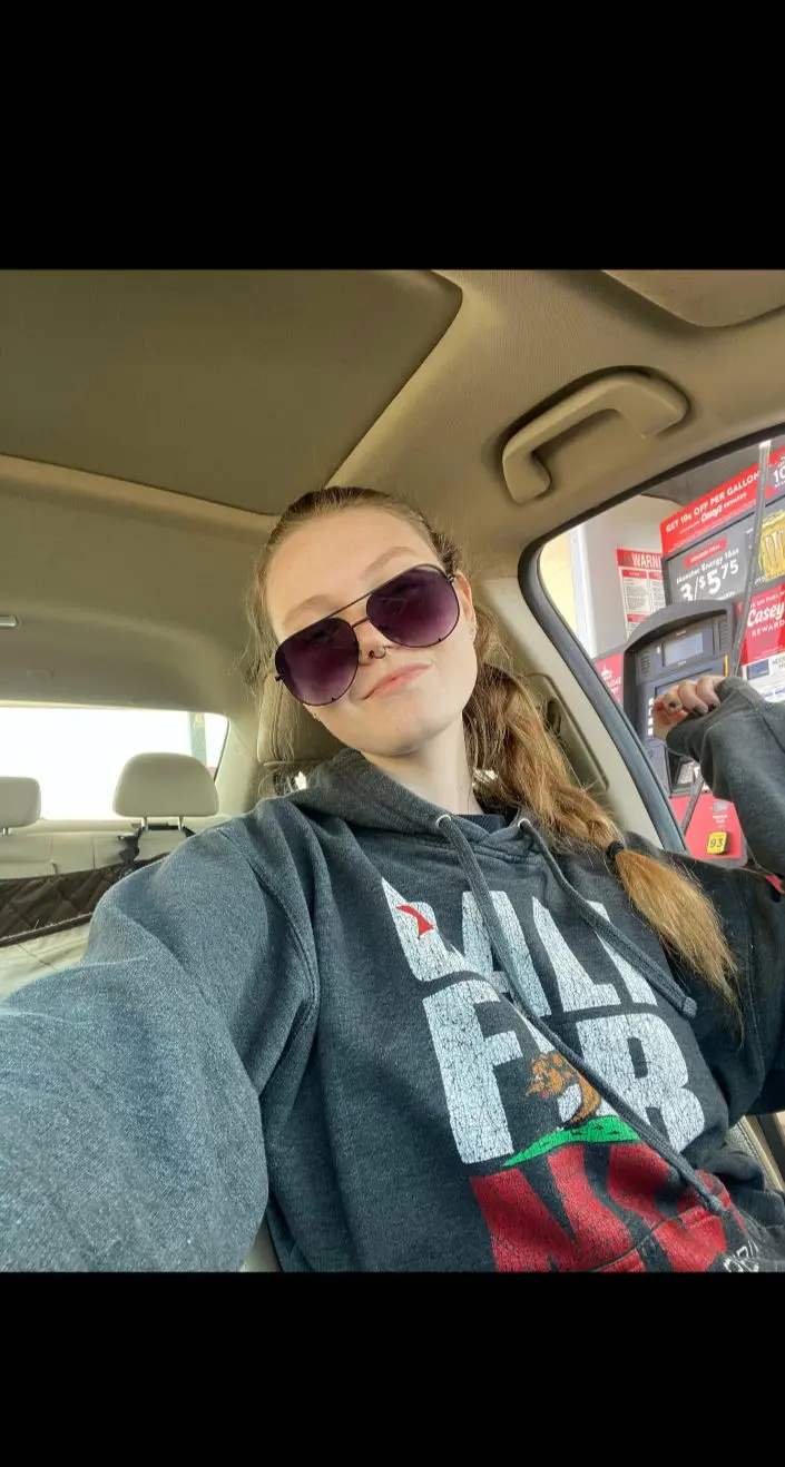 lavami7773 (18) female from CA - sexting partner