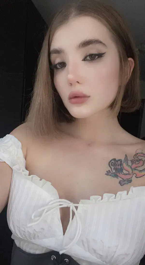 lavowep287 (19) female from GB - sexting partner