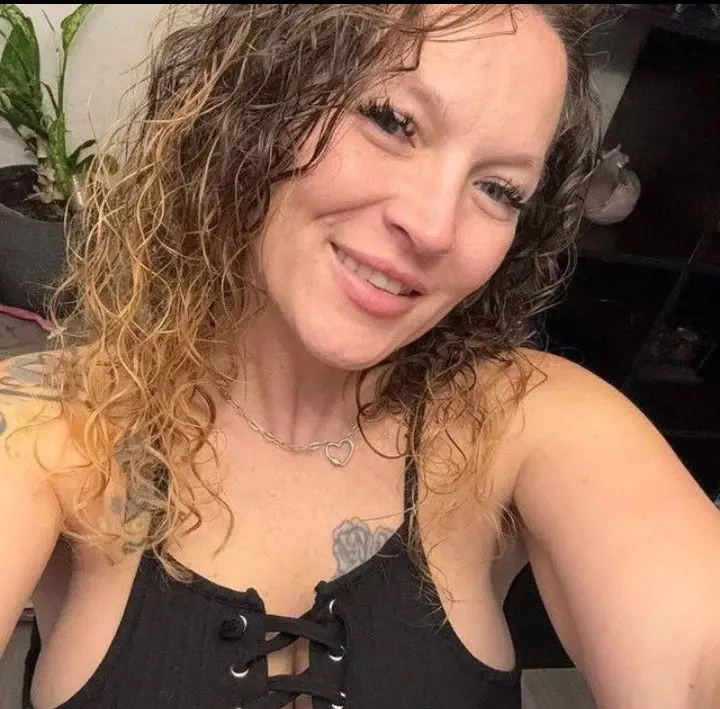 leannecynthia26 (24) female from CA - sexting partner