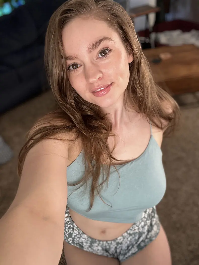 leecarmen819 (18) female from US - sexting partner