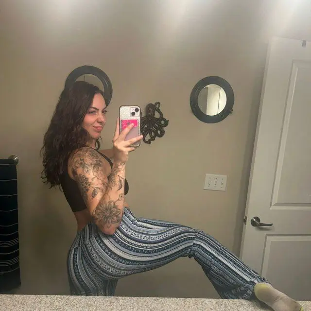 lefetis131 (18) female from GB - sexting partner