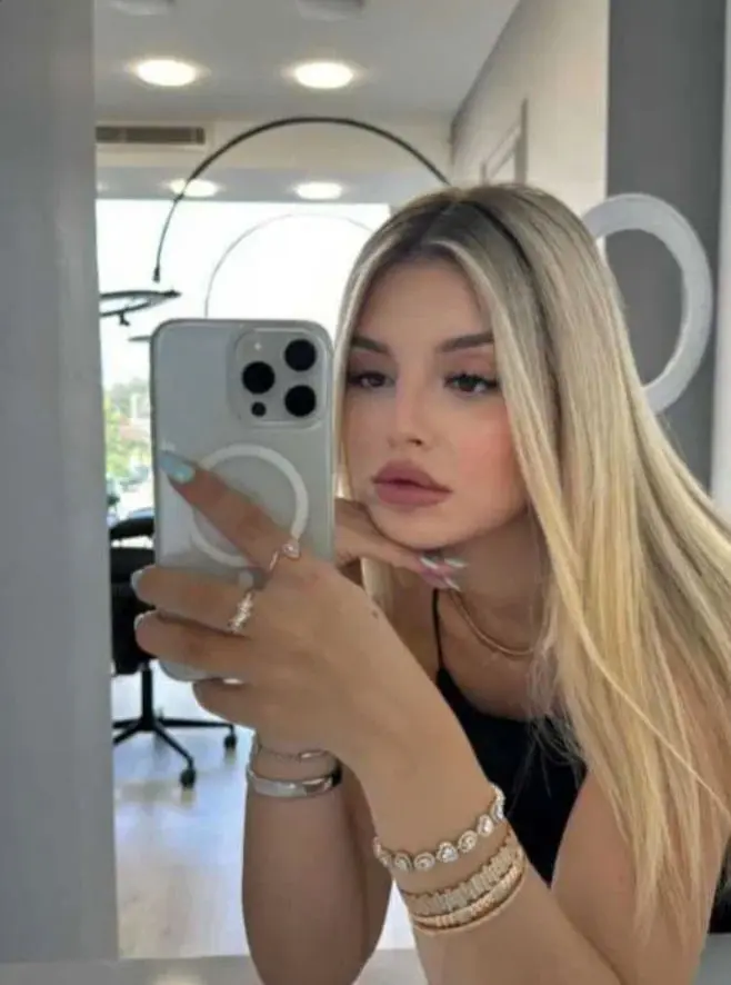 lemetjk (22) female from US - sexting partner