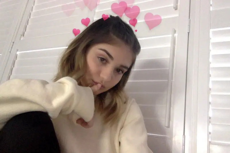 lenajdhnd (20) female from US - sexting partner