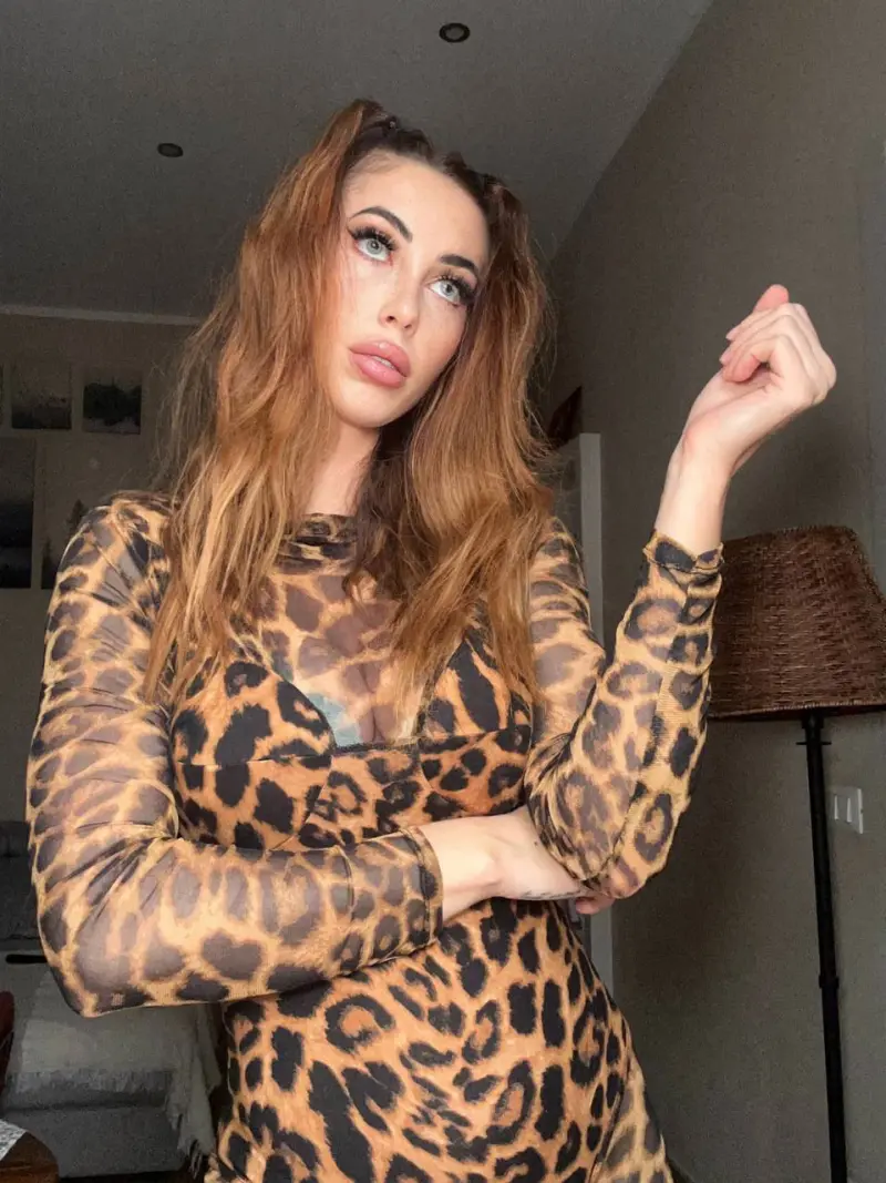 leney96752 (18) female from CA - sexting partner