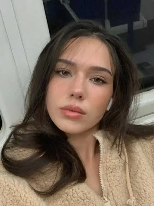 lepeja5965 (18) female from GB - sexting partner