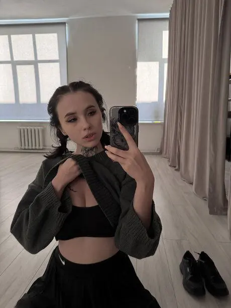 lepese8680 (18) female from GB - sexting partner