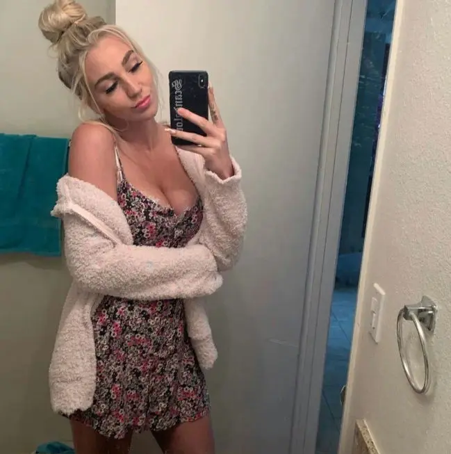 leteweje (21) female from US - sexting partner