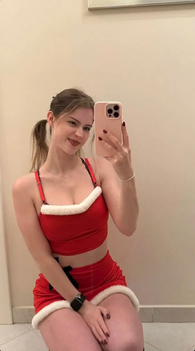 leviwobj (18) female from US - sexting partner