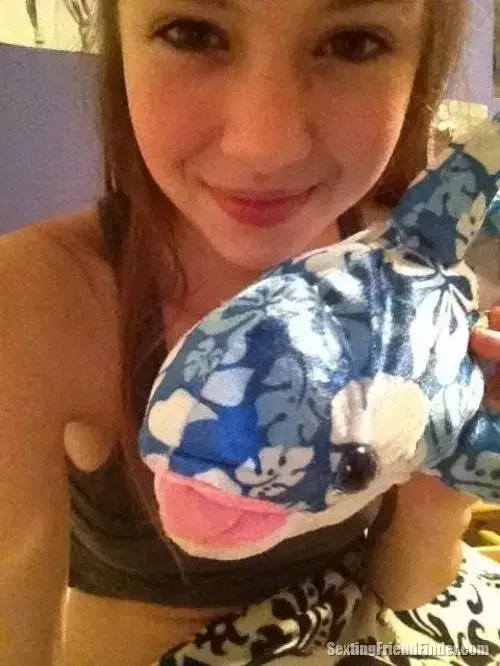 licyra (18) female from US - sexting partner