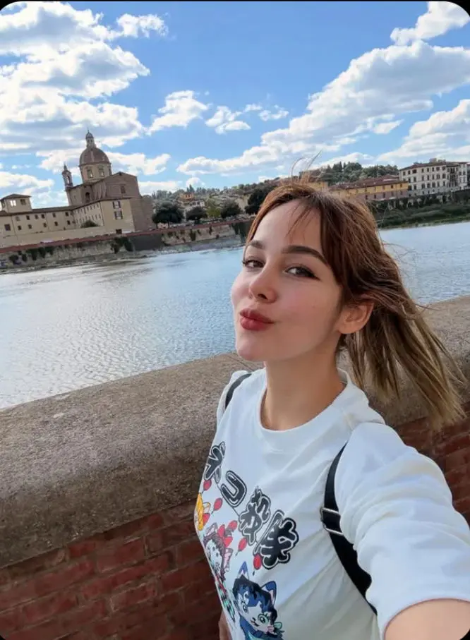 lidrekj (22) female from GB - sexting partner