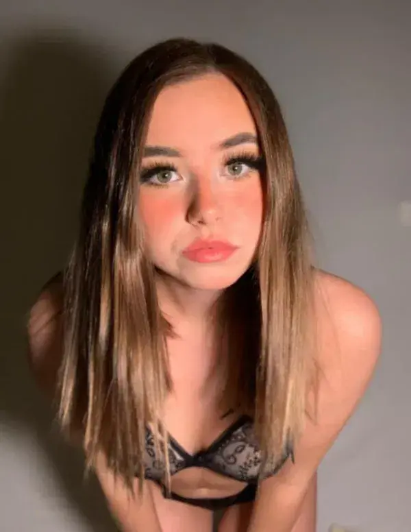 lifita2141 (18) female from DE - sexting partner