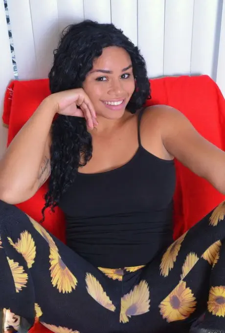 ligetel186 (18) female from GB - sexting partner