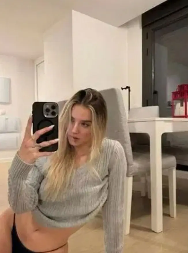 lihyve (22) female from US - sexting partner