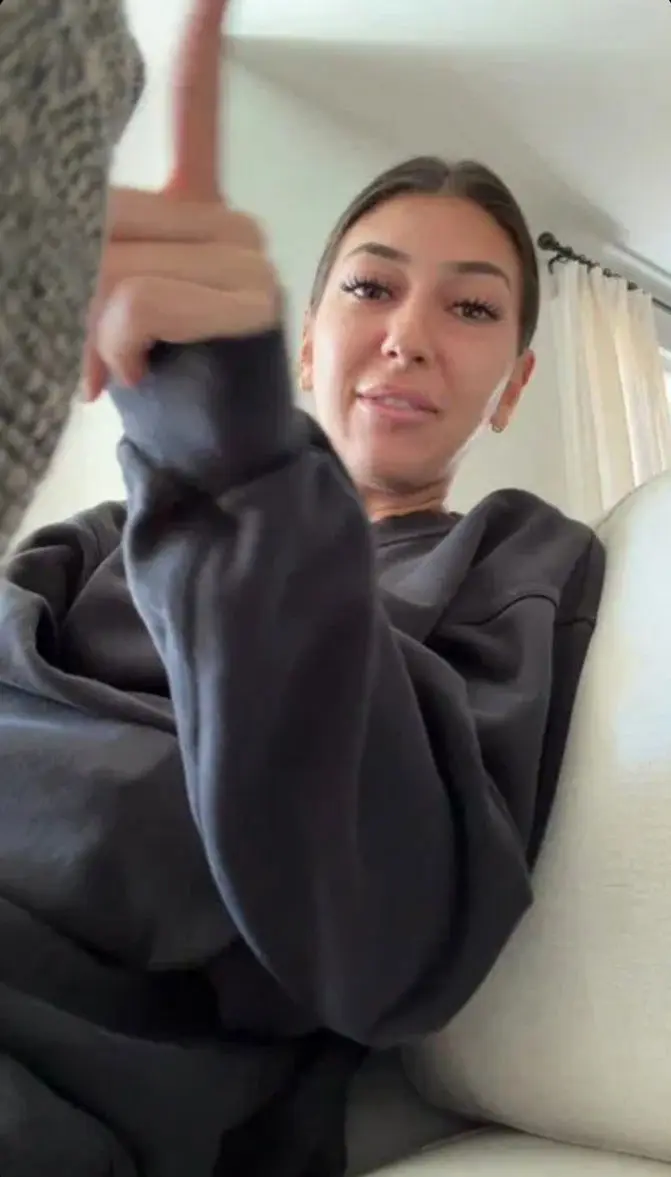 lijutosy (22) female from US - sexting partner