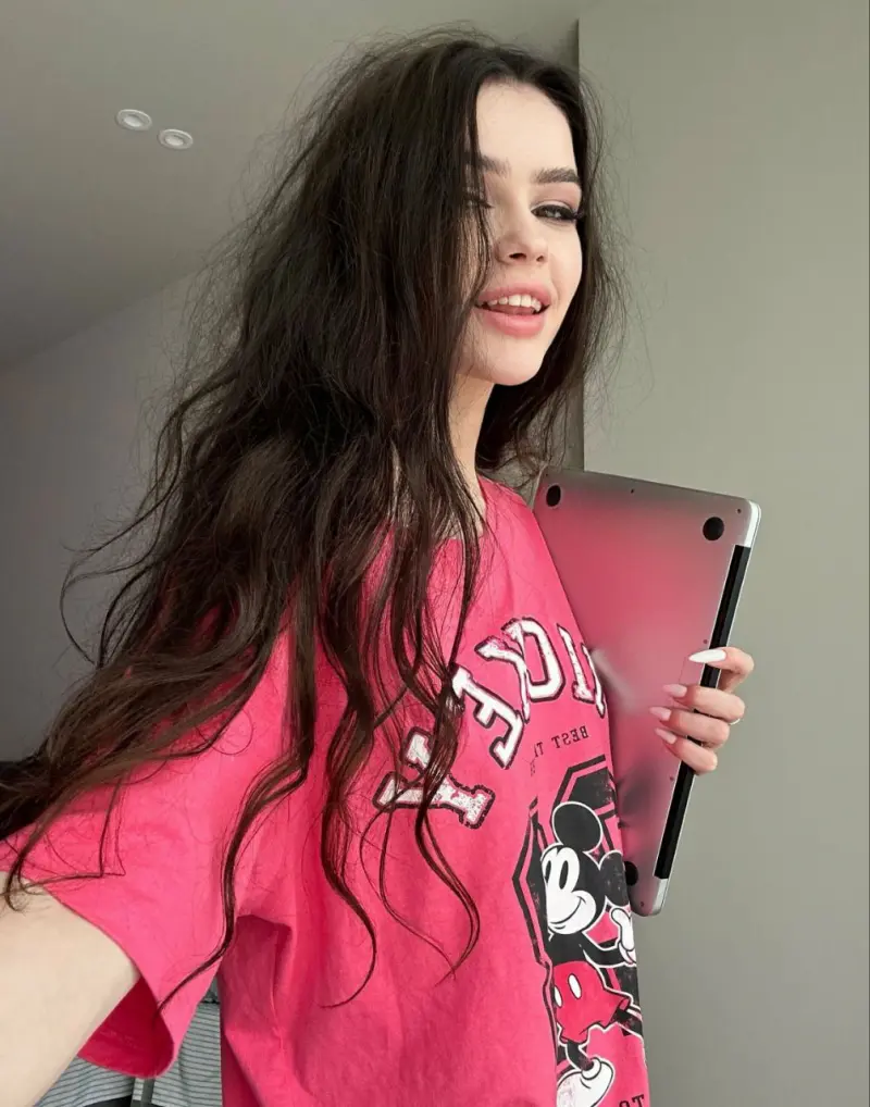 lilith298sx (18) female from US - sexting partner