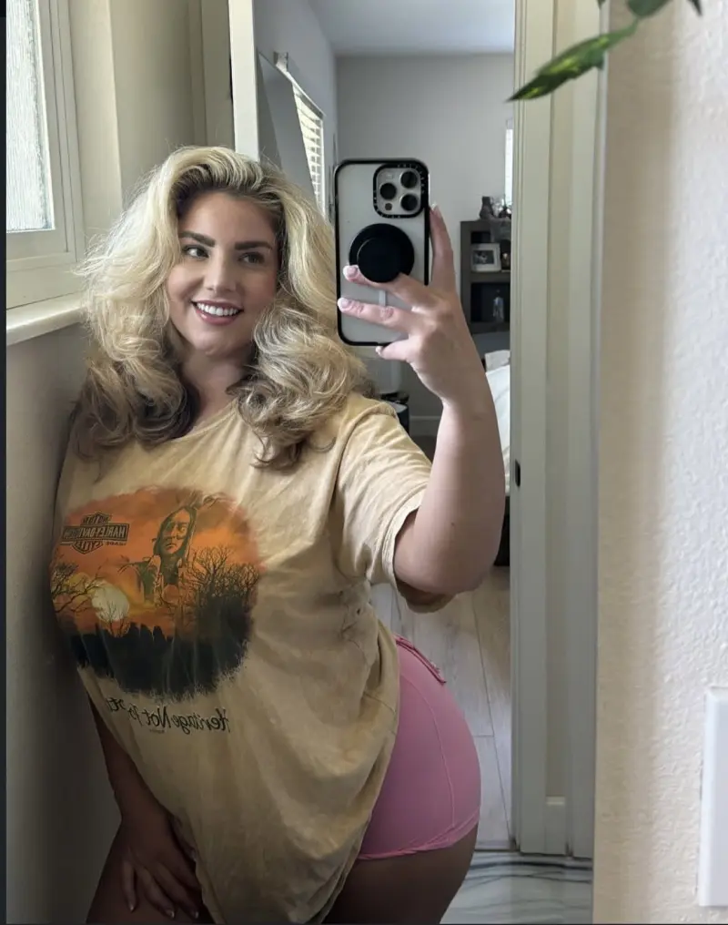 lillyliam25 (18) female from US - sexting partner