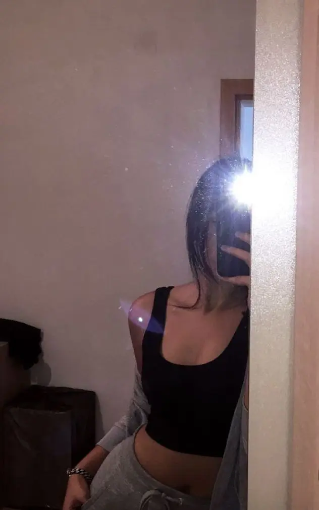 lillyrnma532 (18) female from GB - sexting partner