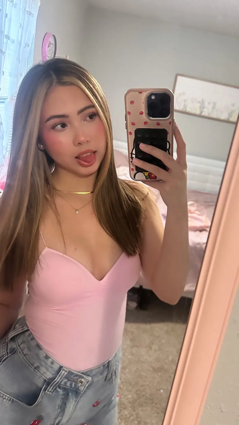 linas48870 (18) female from GB - sexting partner