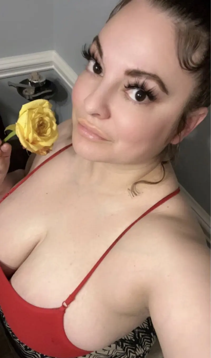 lindarookhood (18) female from US - sexting partner