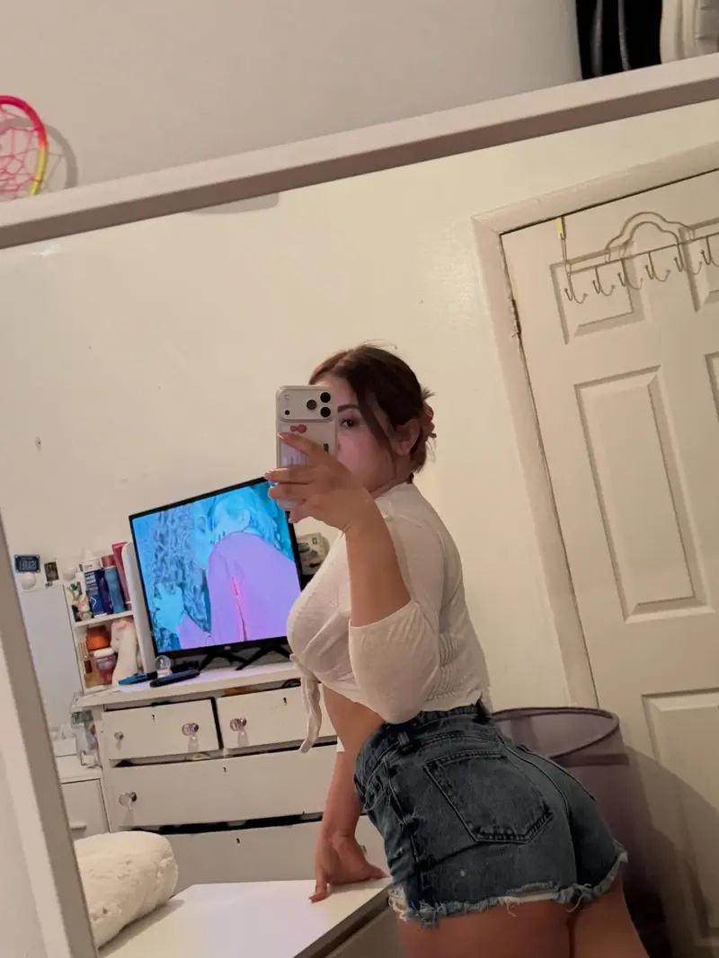 linepit351 (18) female from GB - sexting partner