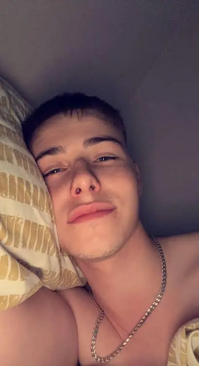 linfordstephen7 (18) male from GB - sexting partner