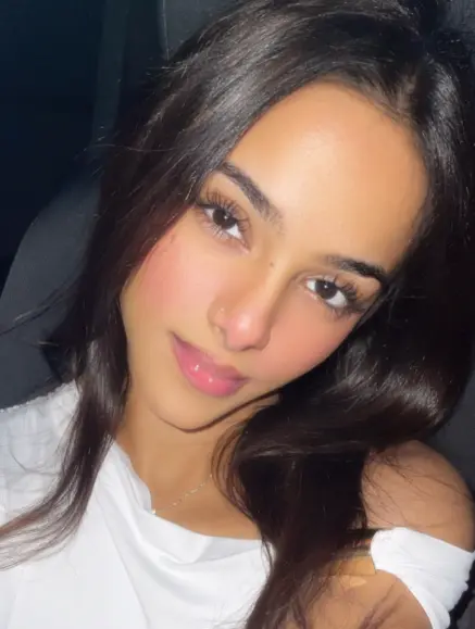 lisa4513040 (18) female from US - sexting partner