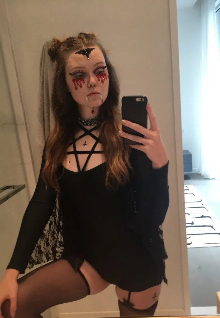 lisac (18) female from US - sexting partner