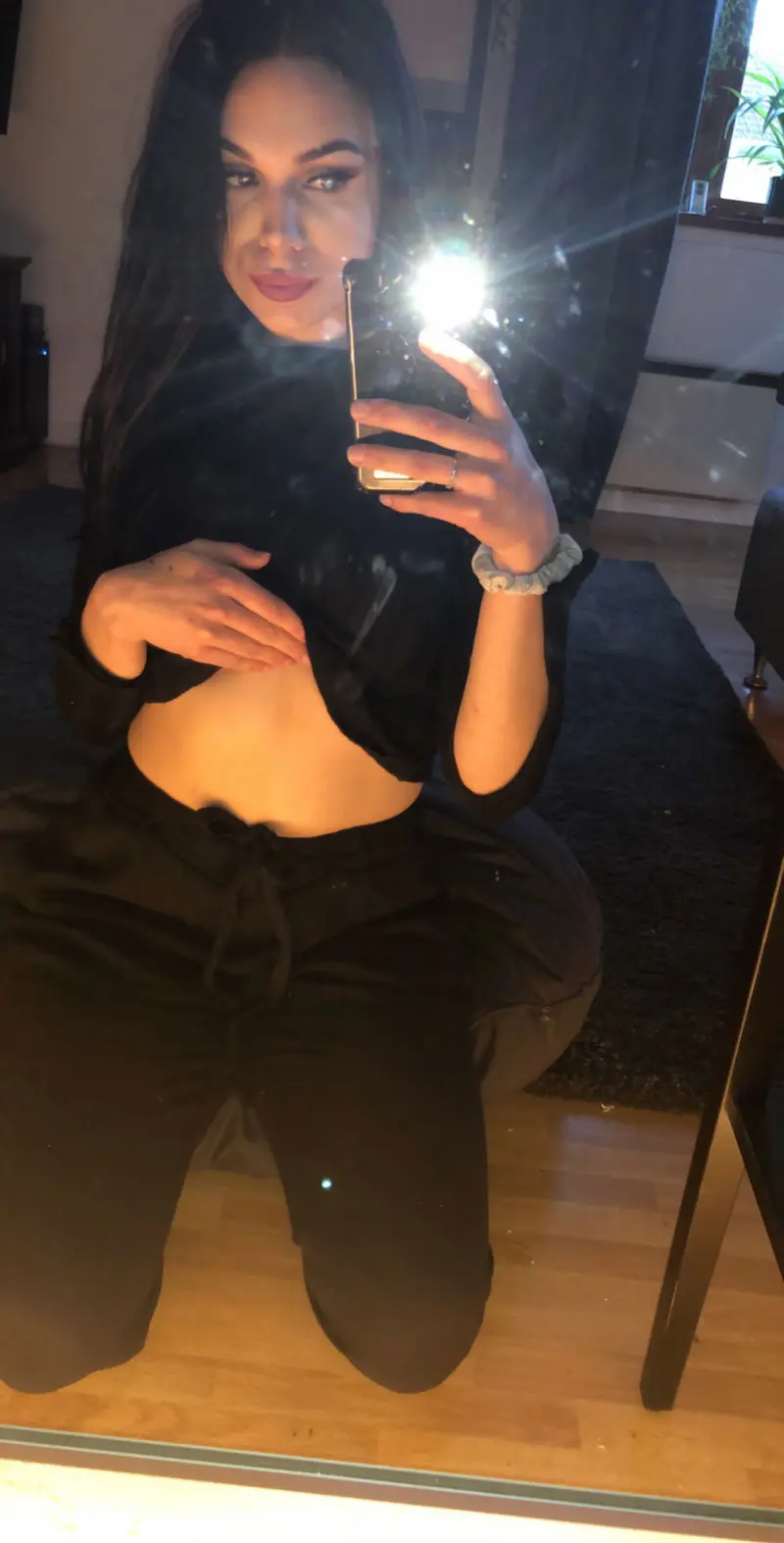 lisawon60 (18) female from GB - sexting partner