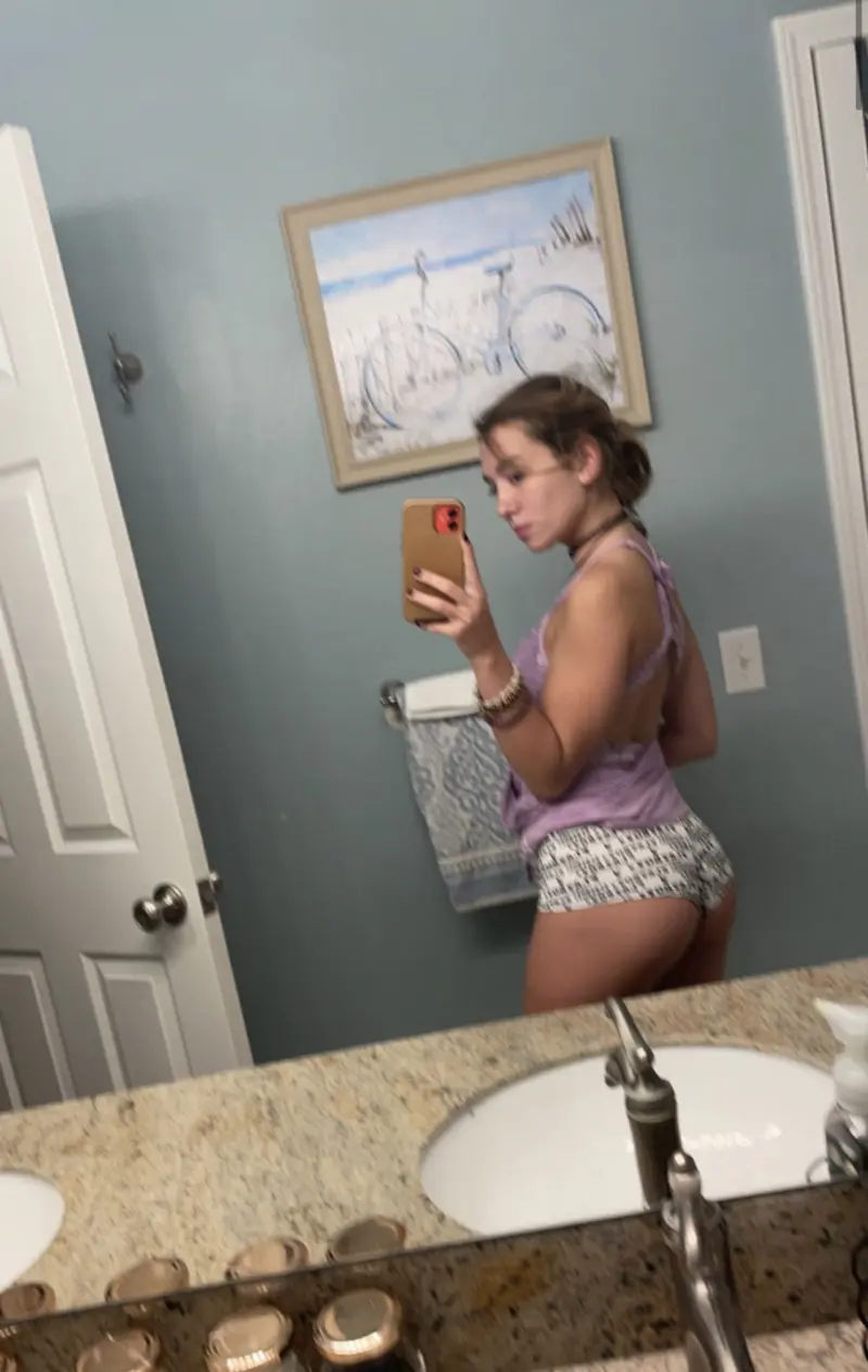 lissabeatrice3 (34) female from US - sexting partner