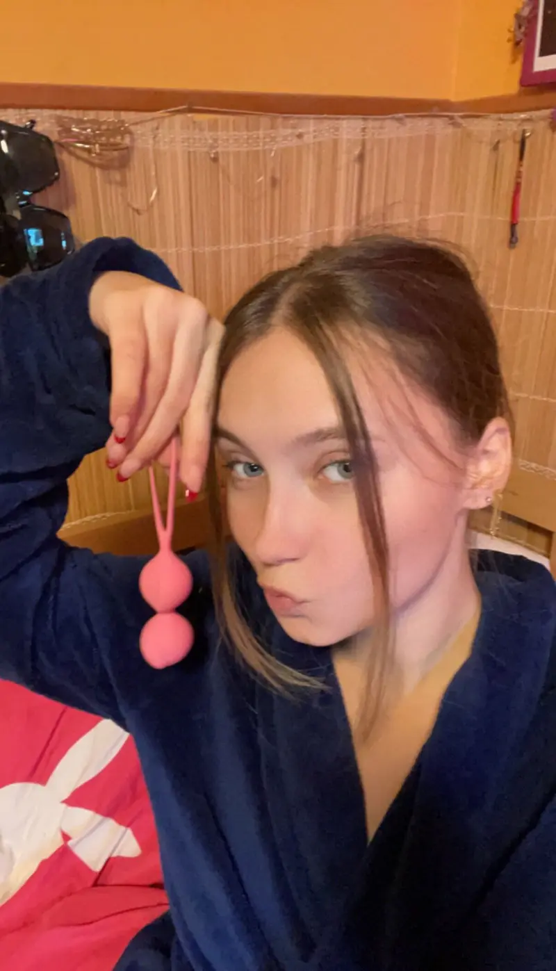 livor52428 (18) female from CA - sexting partner