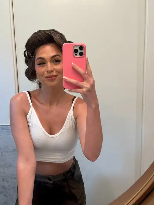 lnmnpigp (18) female from US - sexting partner