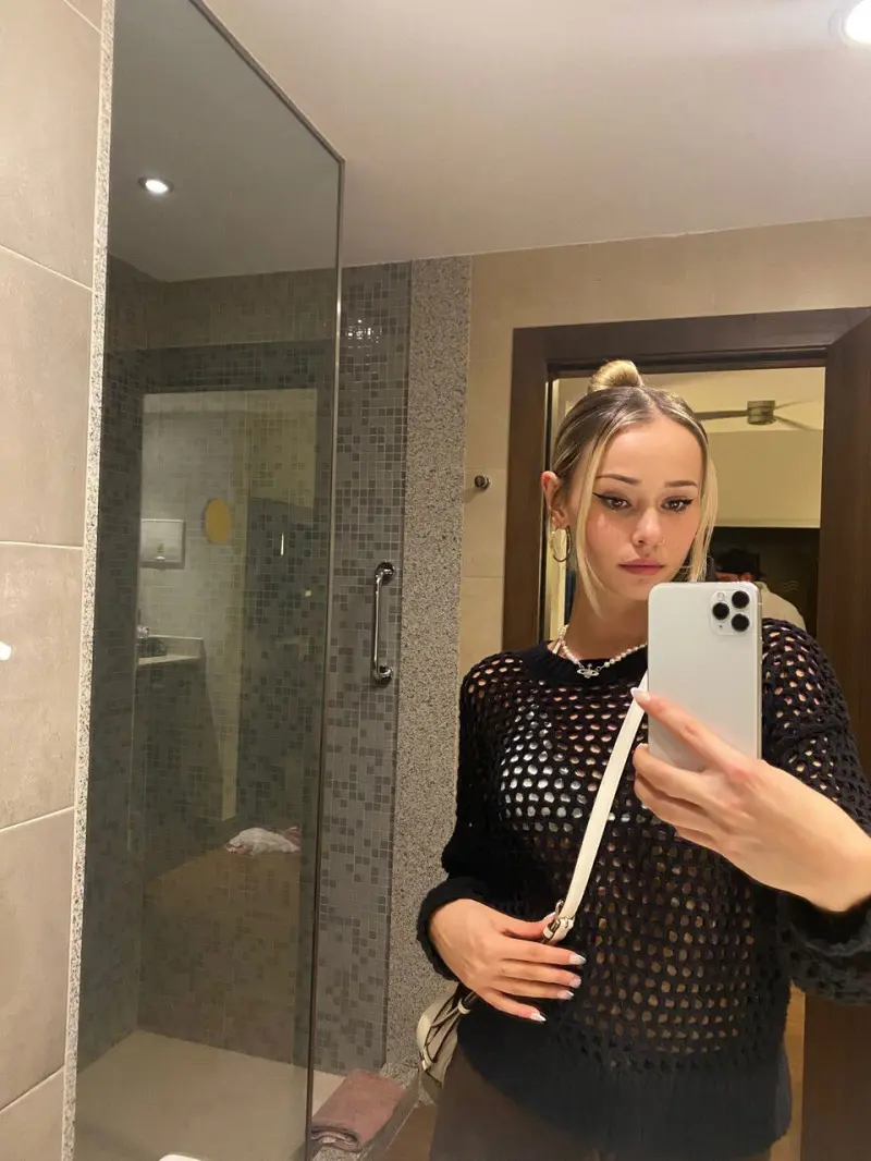 lobif53626 (18) female from AU - sexting partner