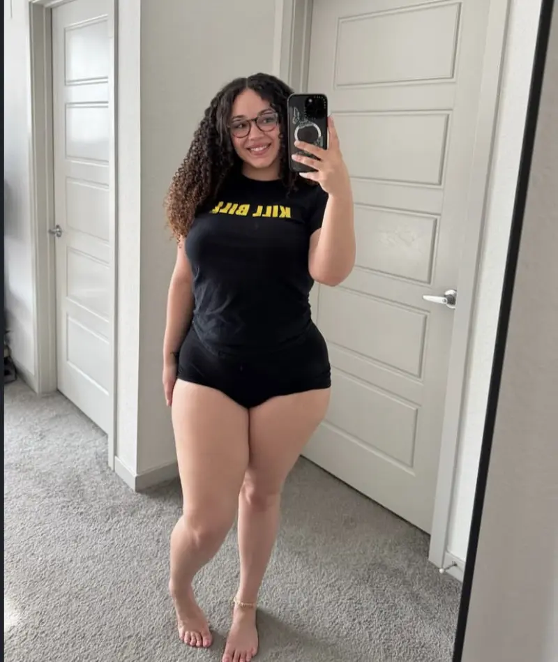 loboy16172 (21) female from US - sexting partner