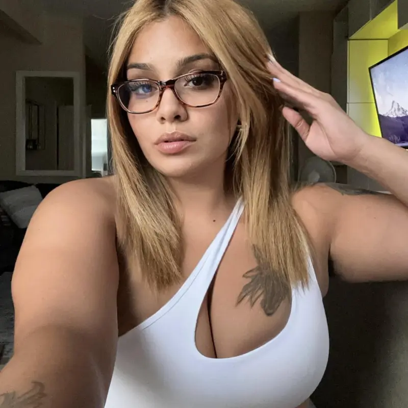 loceco9029 (18) female from GB - sexting partner