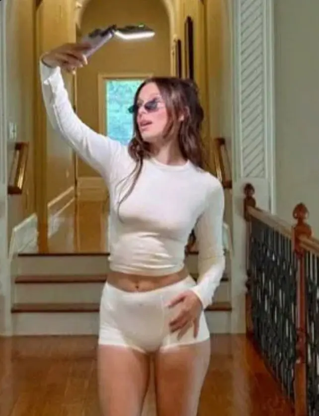 locehebv (18) female from DE - sexting partner