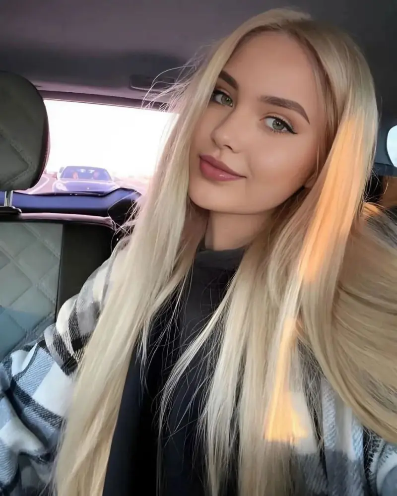 logiwiuh (18) female from US - sexting partner