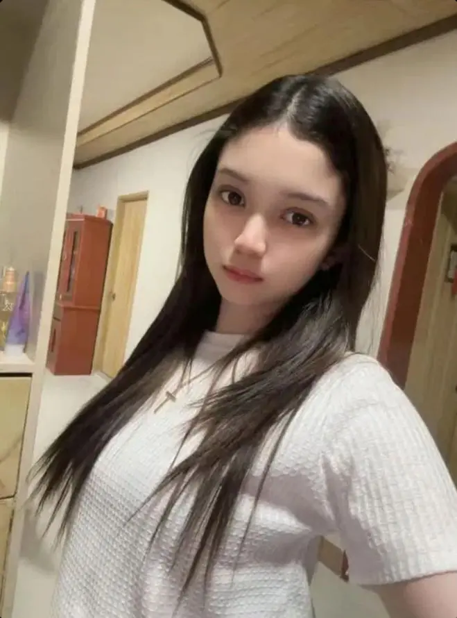 lohoxype (18) female from GB - sexting partner