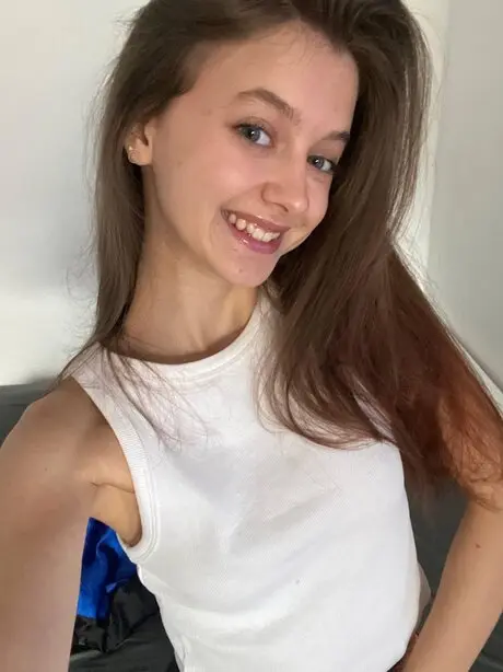 lojik98088 (18) female from GB - sexting partner