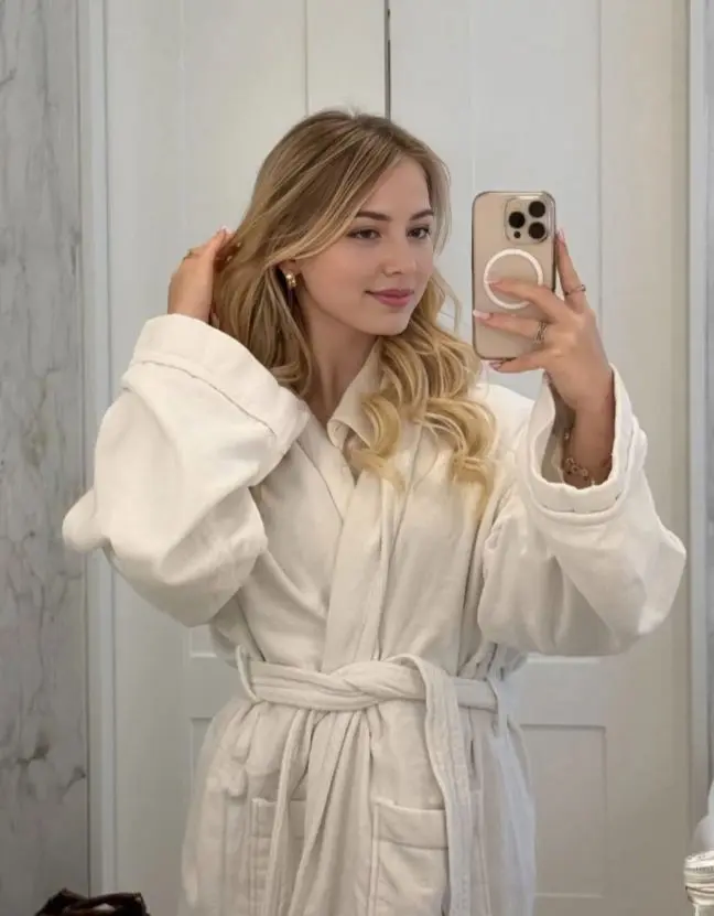 lomepyc (18) female from US - sexting partner