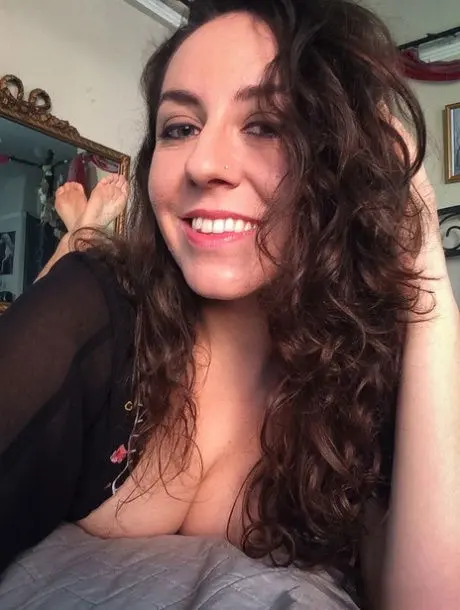 lonah50611 (20) female from AU - sexting partner