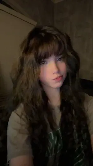 loramorey8 (18) female from SA - sexting partner