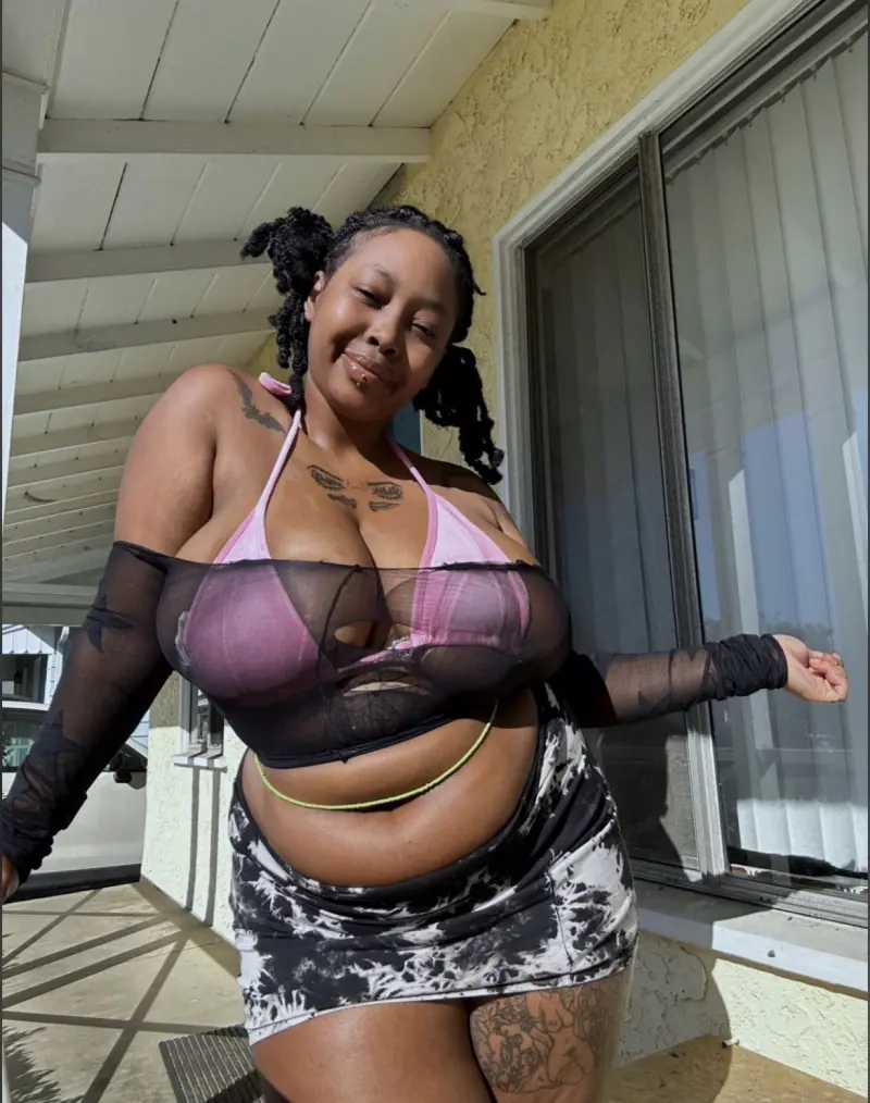 lorawaller3 (26) female from US - sexting partner