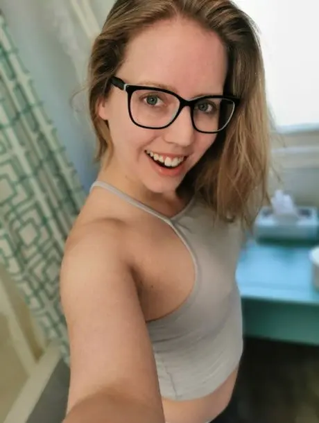 losuro (18) female from GB - sexting partner