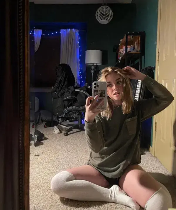 lotimod188 (18) female from FI - sexting partner