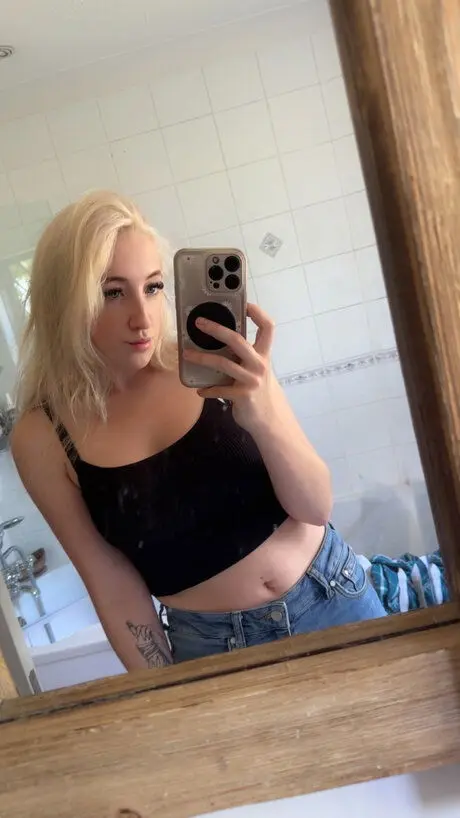 loxol13818 (18) female from DK - sexting partner