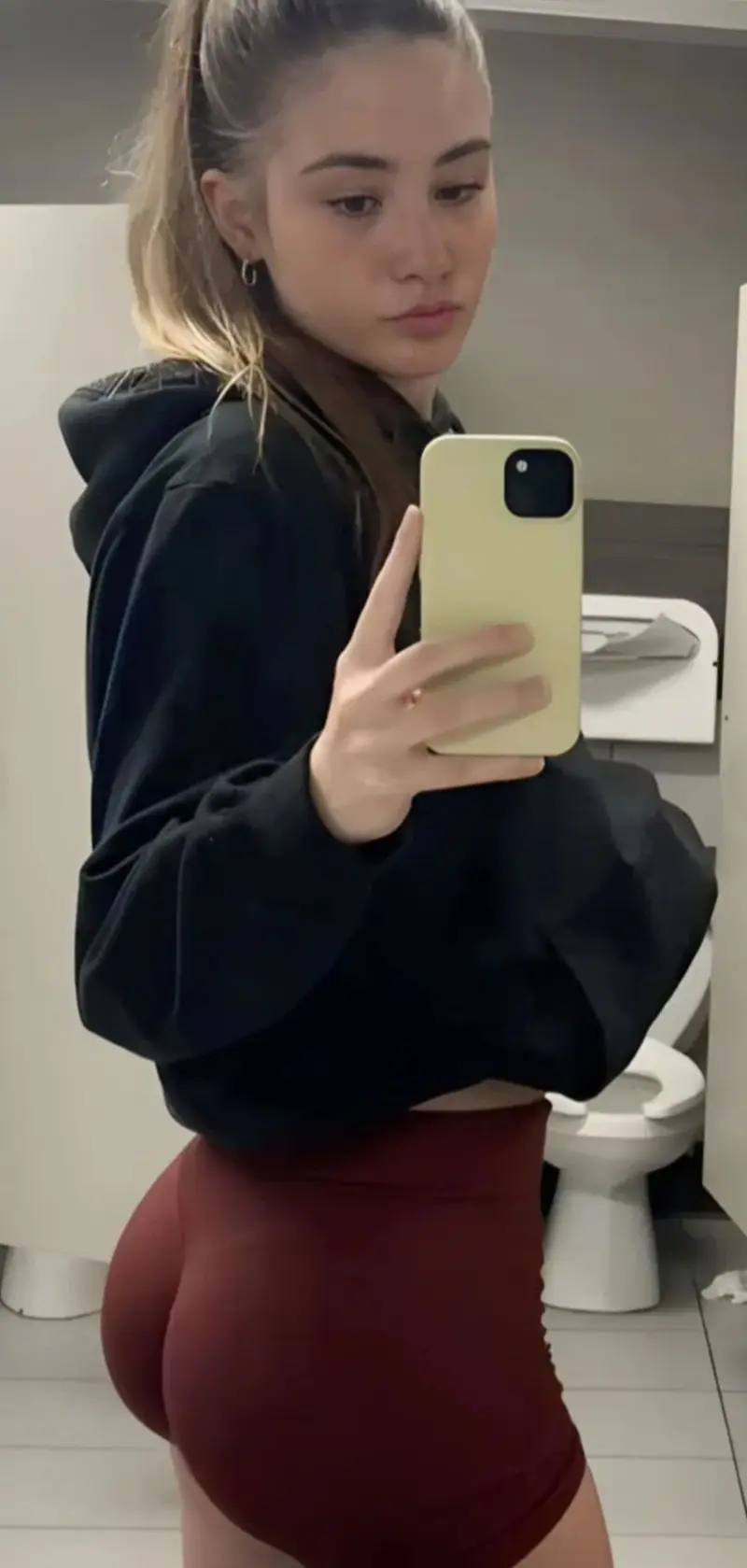 lucybula (21) female from US - sexting partner